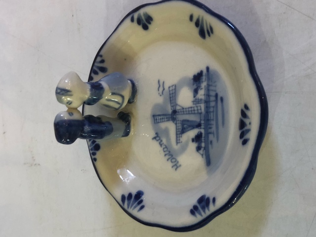 DB Kissing Couple plate 9.5cm